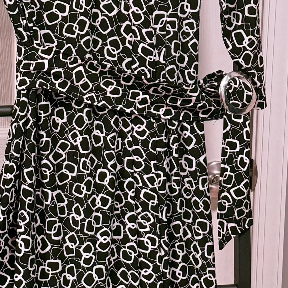 Chaps V-neck wrap 3/4 sleeves tie waist abstract geometric print Dress - Picture 6 of 15